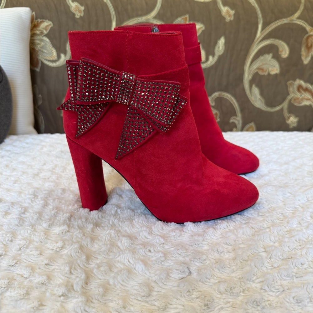 Elegant Red Suede Ankle Boots with Bow
